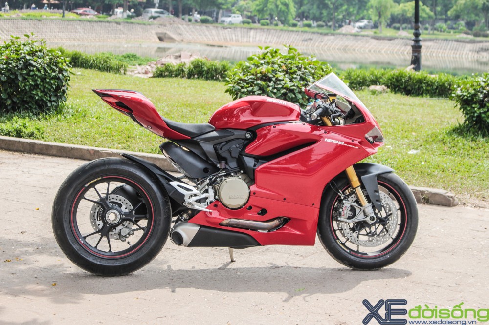 Can canh Ducati 1299 Panigale S dau tien tai Viet Nam voi gia 1 ty dong - 2