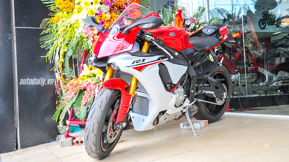 Can canh Yamaha R1 2015 dau tien tai Ha Noi