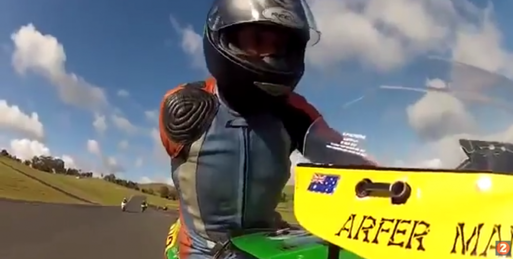 Clip Niem dam me cua 1 biker chi con 1 tay va 1 chan - 2