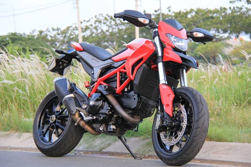 Ducati Hypermotard phien ban 2014 deo trang suc Evotech Rizoma