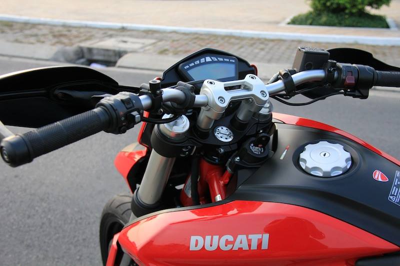 Ducati Hypermotard phien ban 2014 deo trang suc Evotech Rizoma - 3