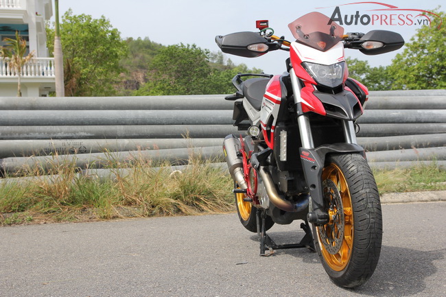 Can canh Ducati Hyperstrada do sieu khung cua biker Nha Trang - 15