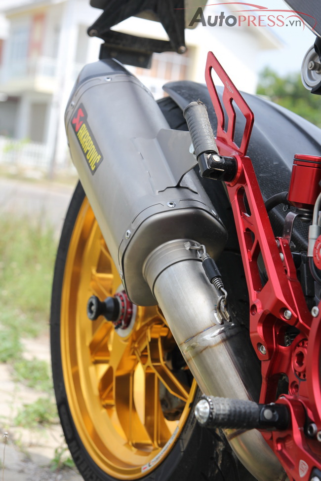 Can canh Ducati Hyperstrada do sieu khung cua biker Nha Trang - 12