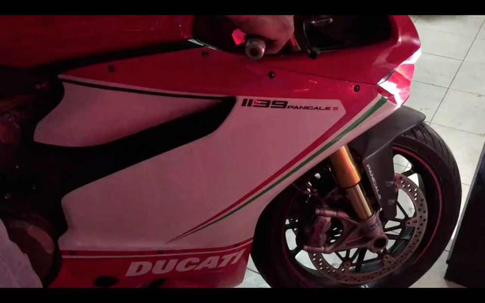 Ducati Panigale 1199 test po Austin Racing am thanh khung khiep