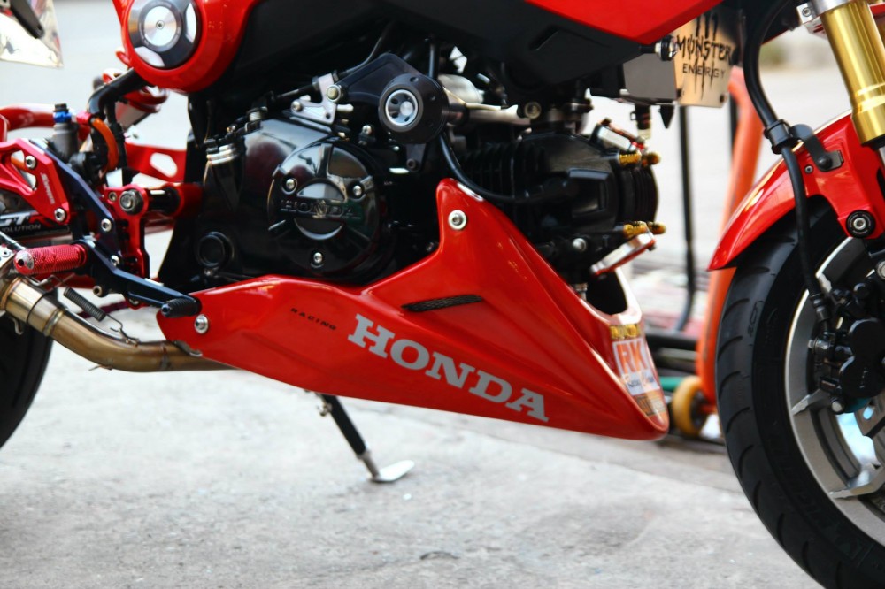 Honda MSX do doc dao va an tuong khoe dang tren pho - 4