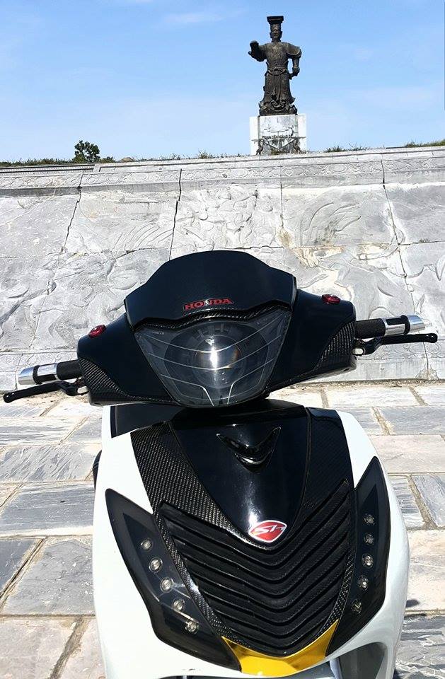 Honda SH trang sporty - 2