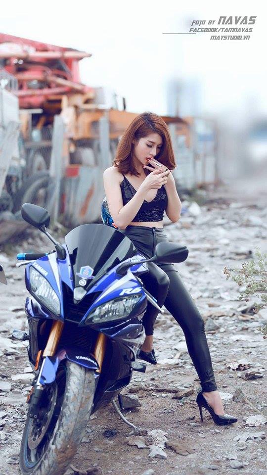 Hot Girl xinh dep ca tinh ben chiec Sportbike than thanh Yamaha R6 - 9