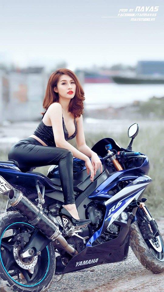Hot Girl xinh dep ca tinh ben chiec Sportbike than thanh Yamaha R6 - 10
