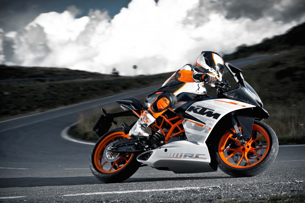 KTM RC390 mau Sportbike chinh phuc duong dia hinh