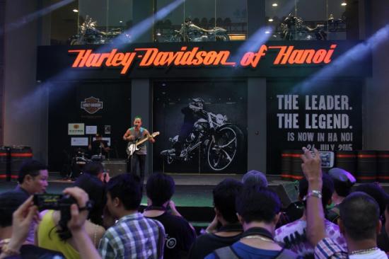 Showroom HarleyDavidson Ha Noi chinh thuc khai truong - 2