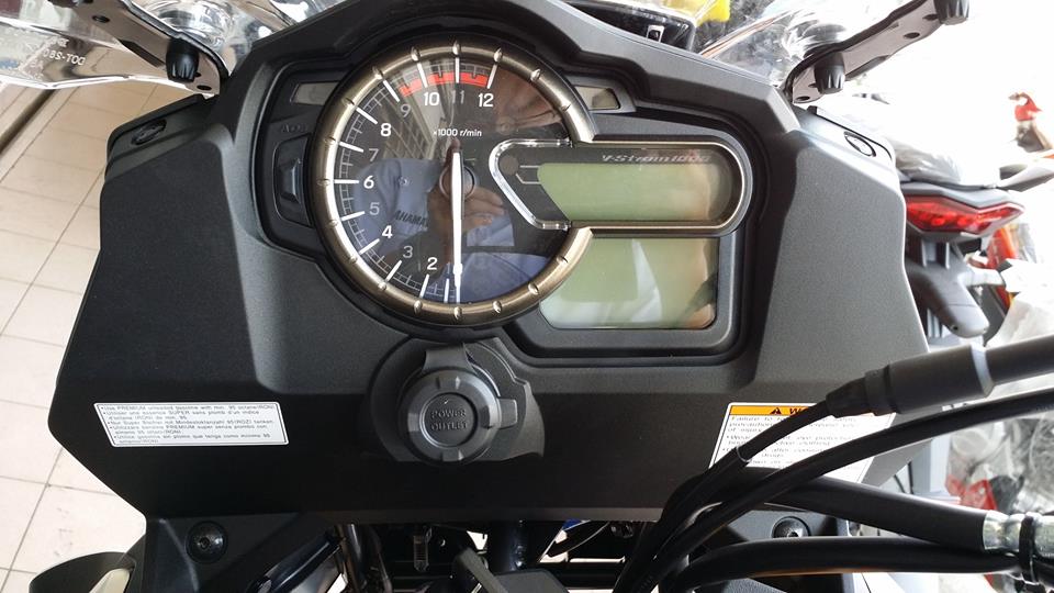 Suzuki VStorm 1000 ABS hang khui thung chup tu nuoc ngoai - 4