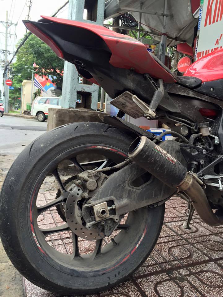 Thiet ke kho hieu tren chiec Yamaha R1 2015 - 5