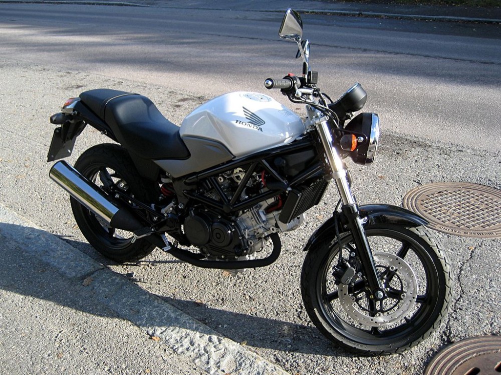 Tim hieu ti teo ve Honda VTR 250