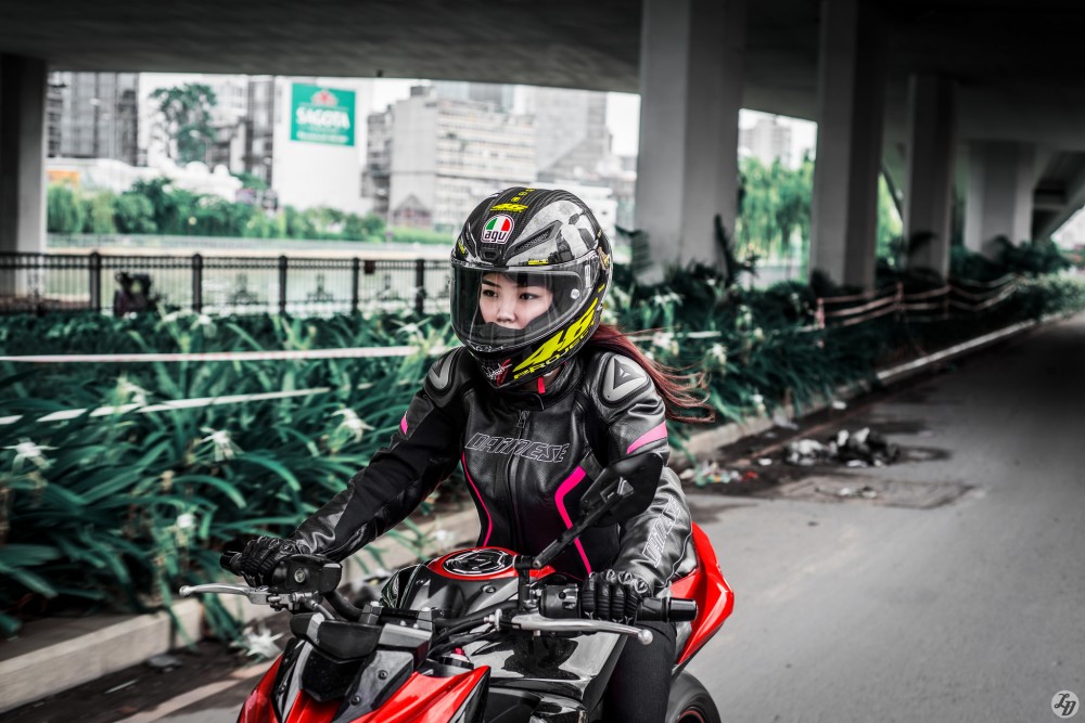 Bo anh dep chien ma Kawasaki Z800 cua nu biker xinh dep - 2