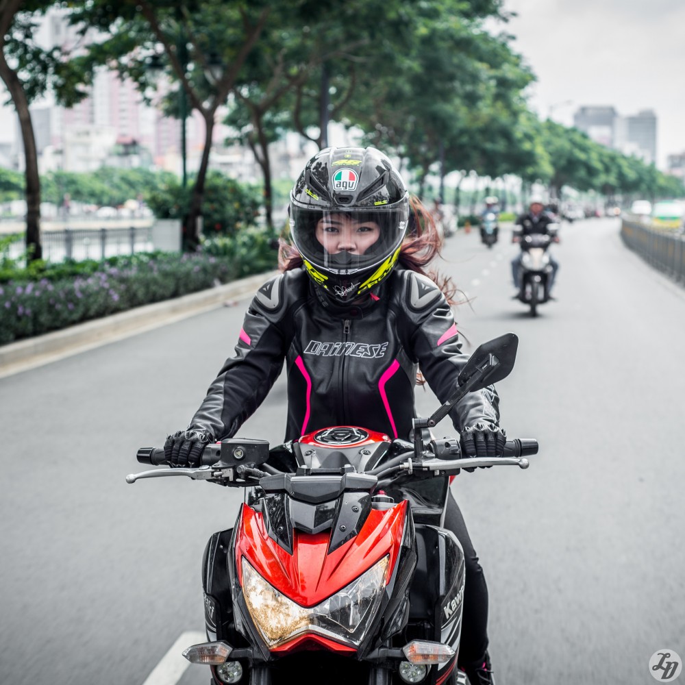 Bo anh dep chien ma Kawasaki Z800 cua nu biker xinh dep - 3