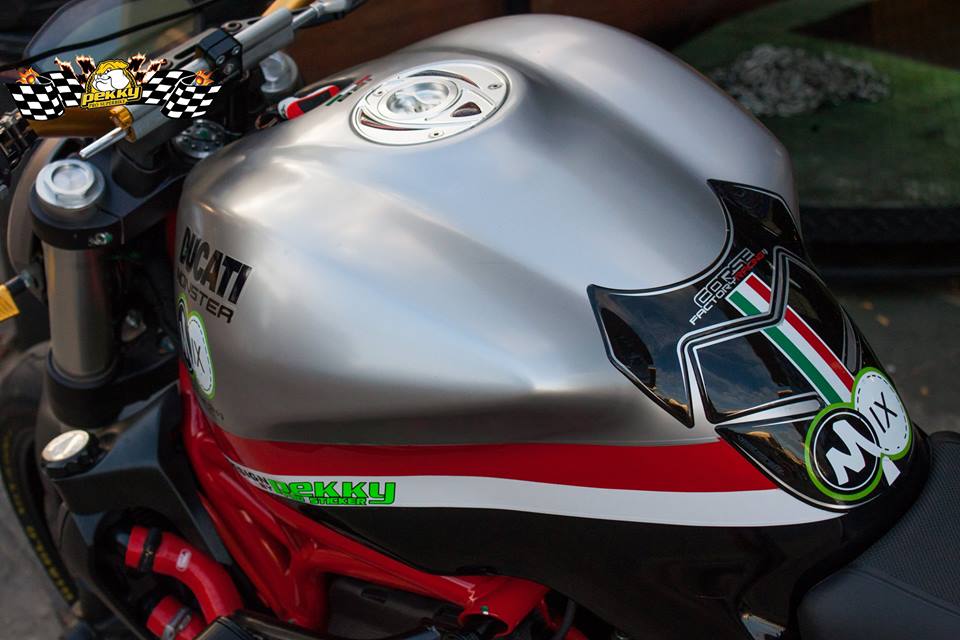 Ducati Monster 821 do chat choi voi nhung mon do choi xa xi - 2