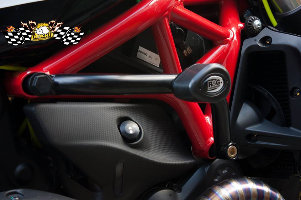 Ducati Monster 821 do chat choi voi nhung mon do choi xa xi - 16