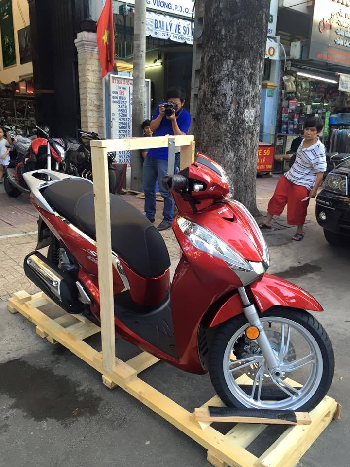Honda Sh300i 2015 dau tien ve Viet Nam voi gia hon 300 trieu dong - 2