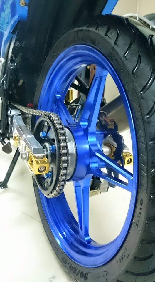 Yamaha Z125 xanh GP phong cach Rossi - 7