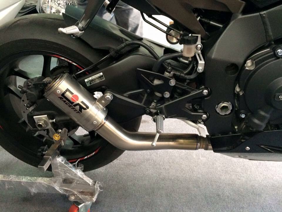 Showrooom Moto Ken Can ban R1 mau den 2015 xe da qua su dung - 2
