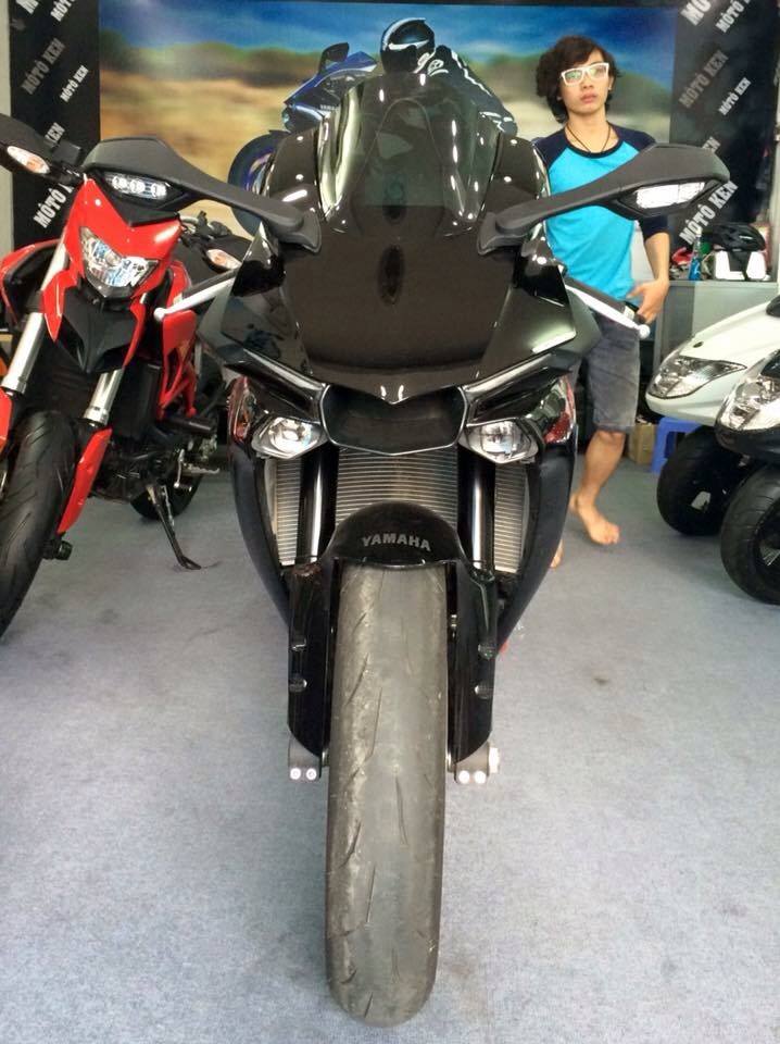 Showrooom Moto Ken Can ban R1 mau den 2015 xe da qua su dung - 3