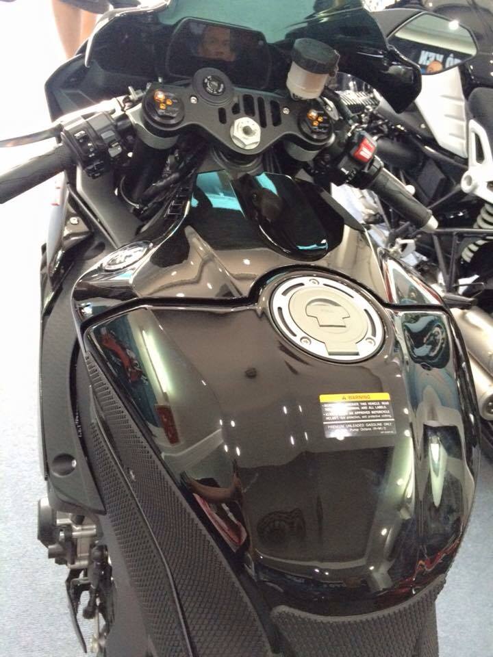 Showrooom Moto Ken Can ban R1 mau den 2015 xe da qua su dung - 5