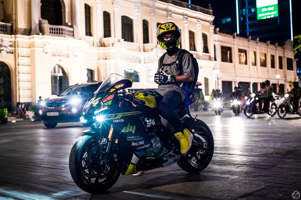 Yamaha R1 2015 phien ban Valentino Rossi tuyet dep tren pho di bo - 7