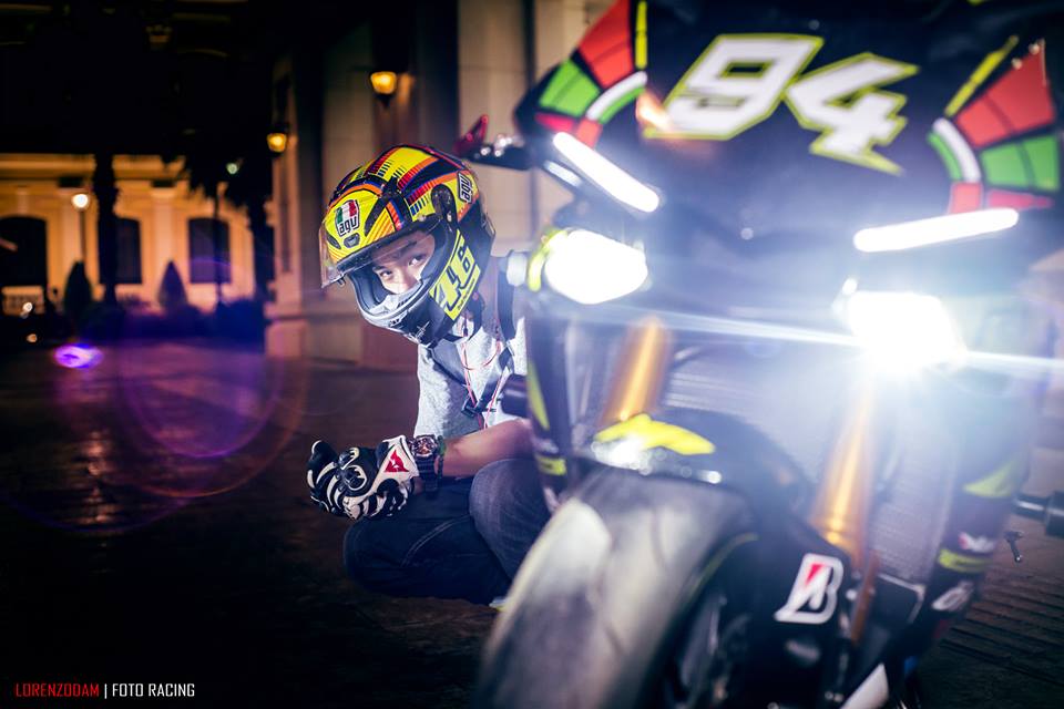 Yamaha R1 2015 phien ban Valentino Rossi tuyet dep tren pho di bo - 14