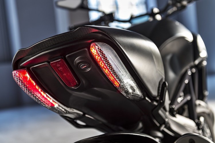 Ducati Diavel Carbon 2016 se dinh hon gap boi phan doi cu - 5