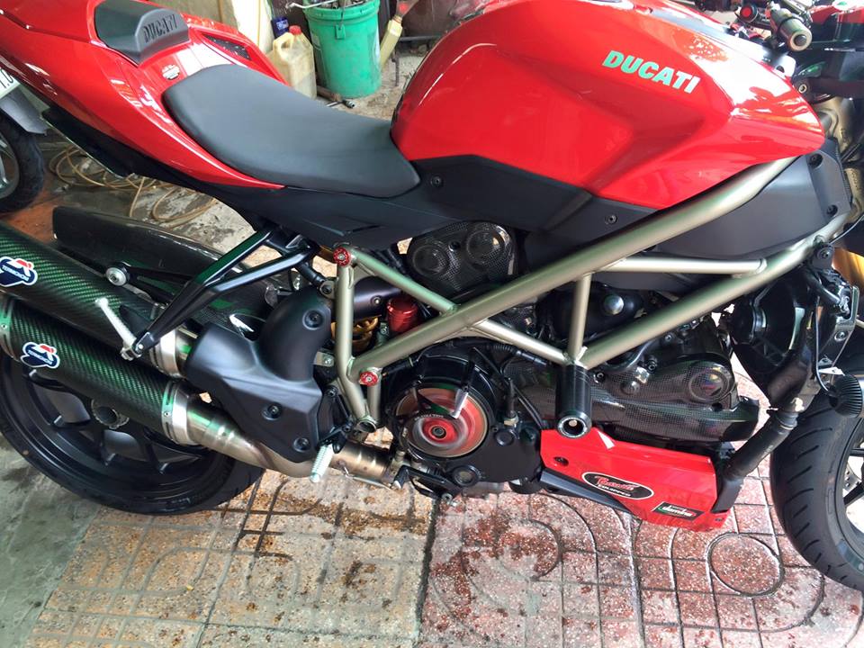 DUCATI STREETFIGHTER 1098S HQCN CAN BAN - 3