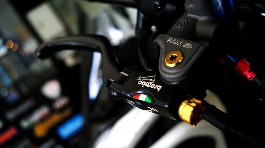 Honda CB650F do phong cach Emotion Full Carbon - 6
