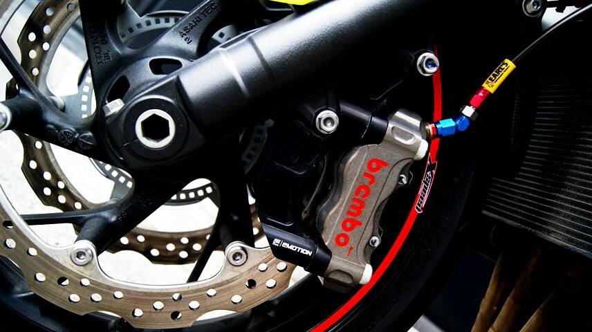 Honda CB650F do phong cach Emotion Full Carbon - 11