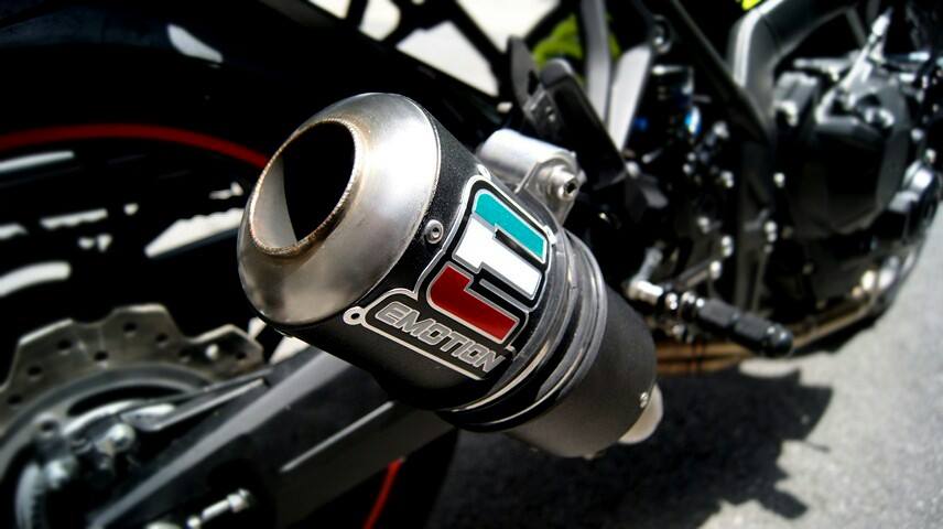 Honda CB650F do phong cach Emotion Full Carbon - 16