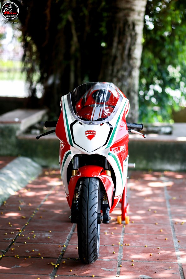 Suzuki GSXR50 lot xac thanh sieu moto Ducati 1199 Panigale - 4