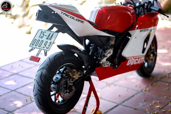 Suzuki GSXR50 lot xac thanh sieu moto Ducati 1199 Panigale - 8
