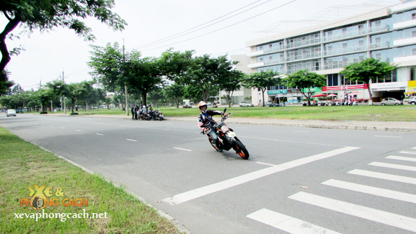 Cam nhan ve KTM SMC 690 R cua chang trai Tay Ninh - 2