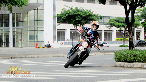 Cam nhan ve KTM SMC 690 R cua chang trai Tay Ninh - 3