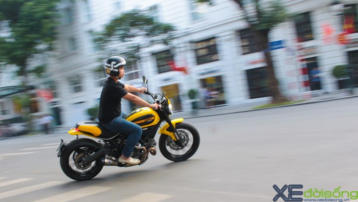 Can canh Ducati Scrambler do chinh hang dau tien tai Viet Nam - 16