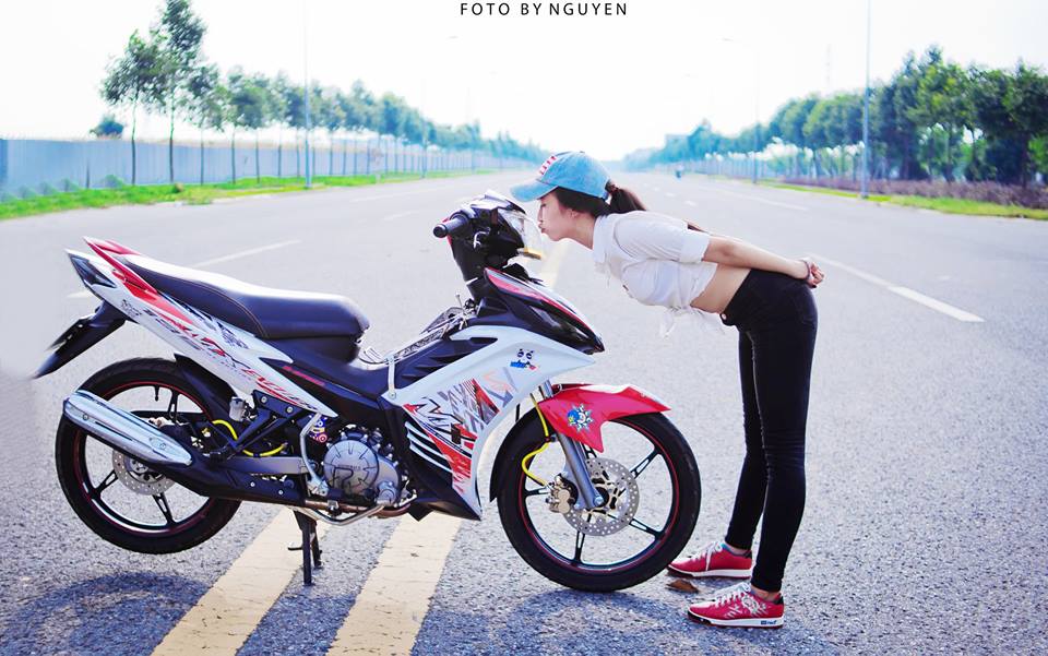 Cap doi Yamaha Exciter 135 so dang cung biker Nu Binh Duong - 3