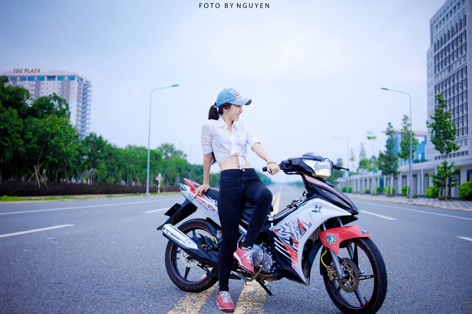 Cap doi Yamaha Exciter 135 so dang cung biker Nu Binh Duong - 4