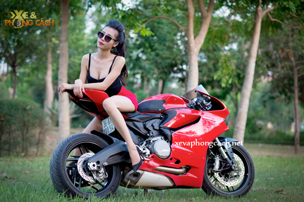 Co nang sexy goi cam tren chiec Ducati 899 Panigale - 9