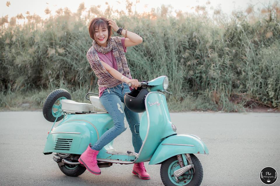 Hot girl Sai Gon xinh tuoi ben canh Vespa Super co - 15