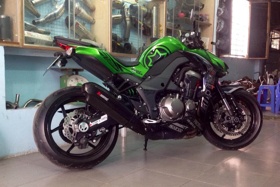 Kawasaki Z1000 than thanh gac po Akrapovic Carbon 2015 - 2