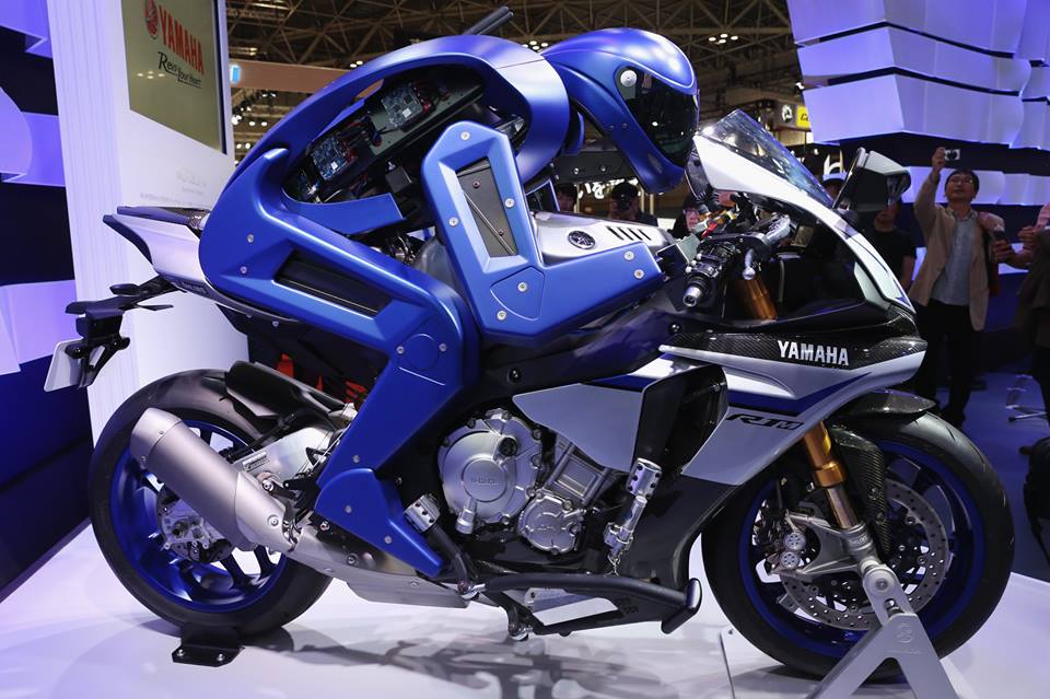 Motobot lai Yamaha R1M Tham vong cua Yamaha - 3