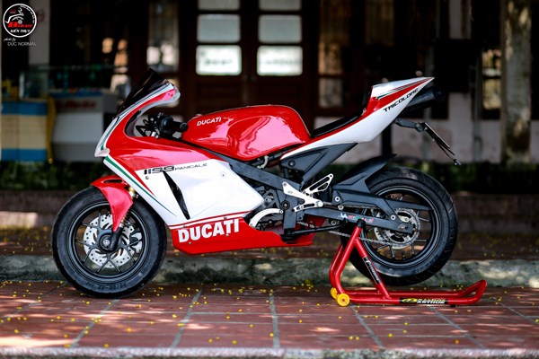Suzuki GSXR50 lot xac thanh sieu moto Ducati 1199 Panigale - 3