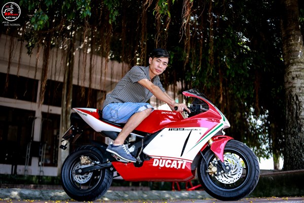 Suzuki GSXR50 lot xac thanh sieu moto Ducati 1199 Panigale - 9