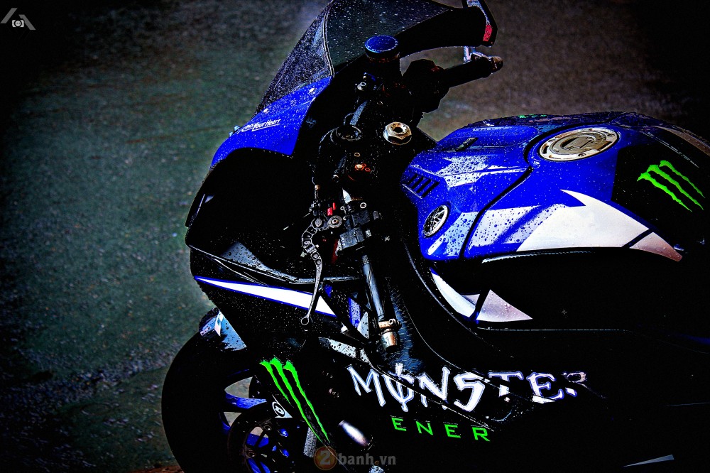 Yamaha R1 2015 phien ban GP Monster Energy - 4