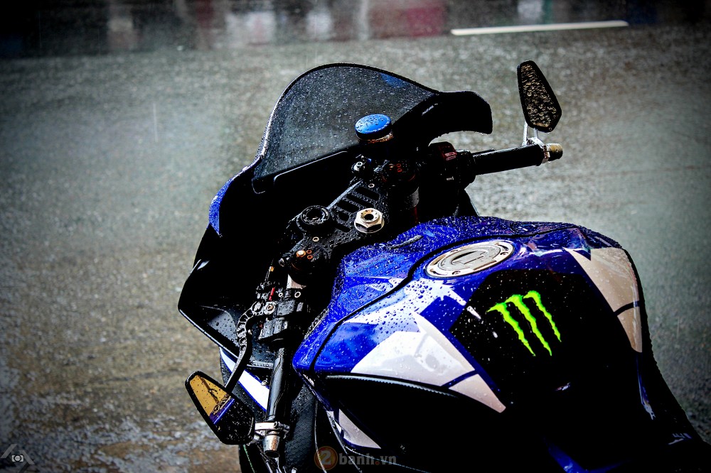 Yamaha R1 2015 phien ban GP Monster Energy - 5