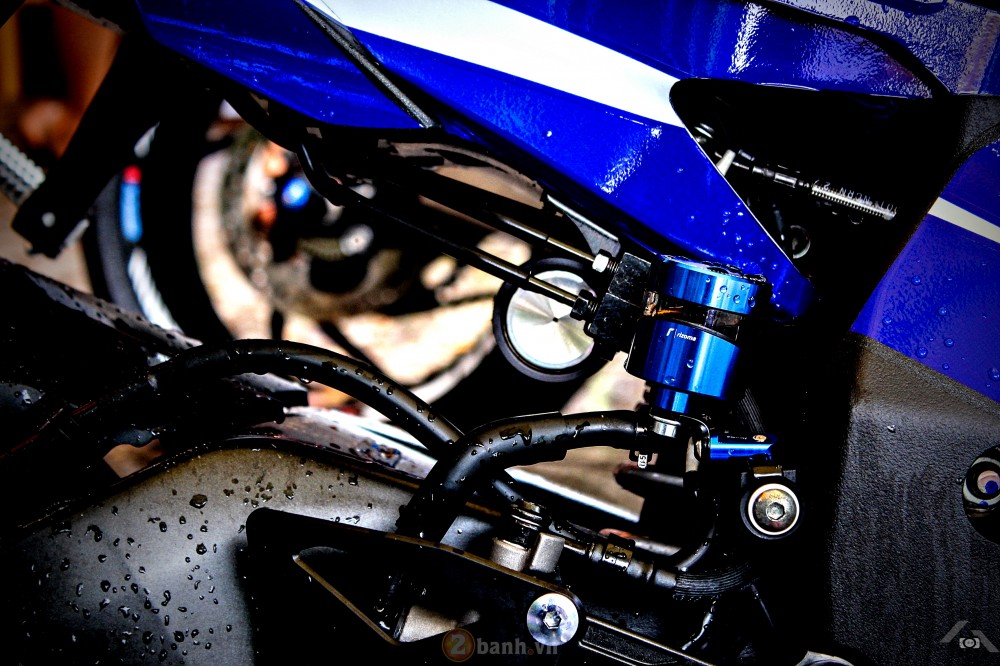 Yamaha R1 2015 phien ban GP Monster Energy - 6