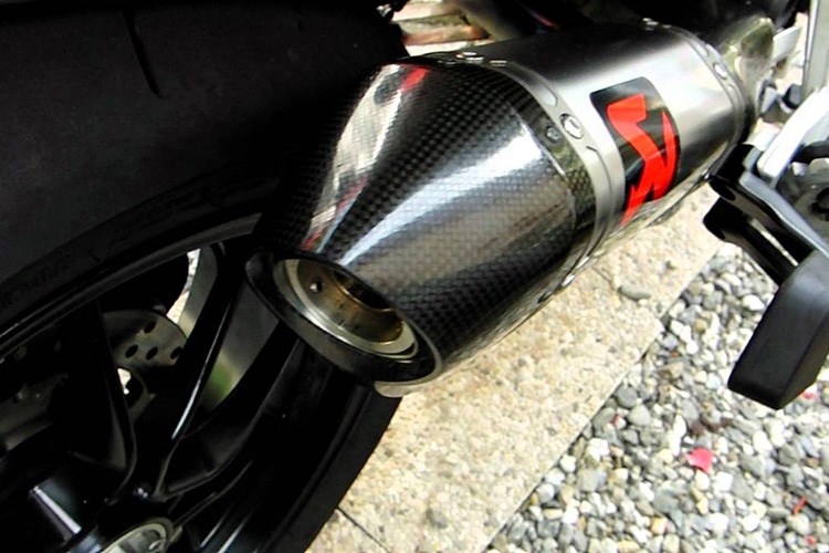 Chi tiet po Akrapovic Titanium moi danh cho Ducati Multistrada 1200 - 8